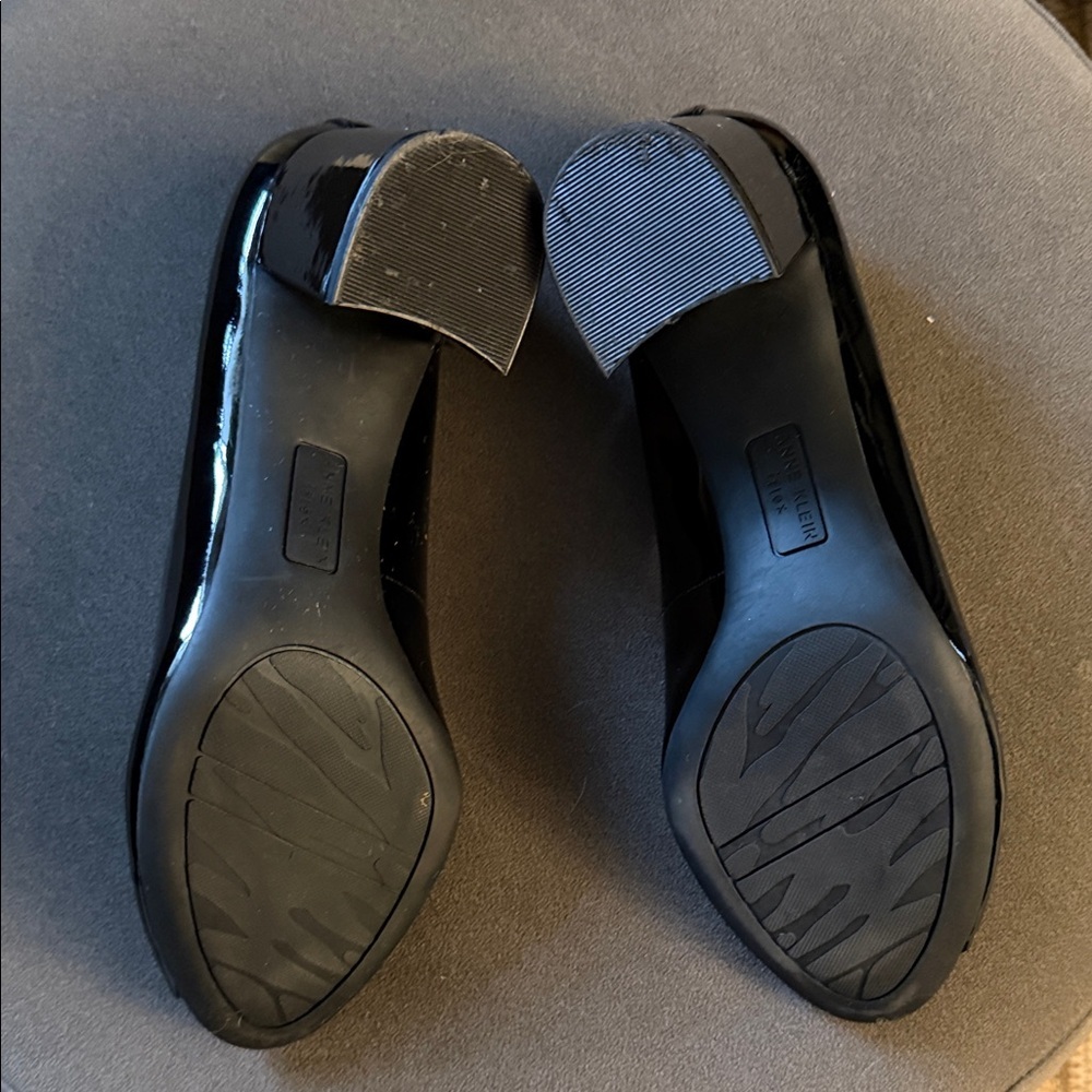 Anne Klein Meredith Black Patent Peep-Toe Block Heels size 7.5 Classic Preppy - Picture 8 of 8